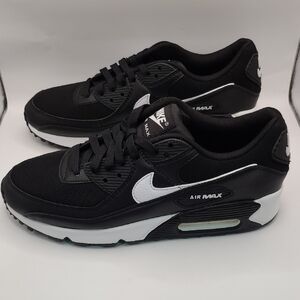 NEW Nike Air Max 90 Women's Sneakers - Black/White Size Women's 10 Men's 8.5